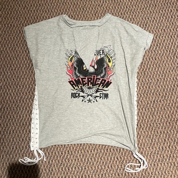 Gray cutout and lace up graphic t-shirt - Picture 2 of 4